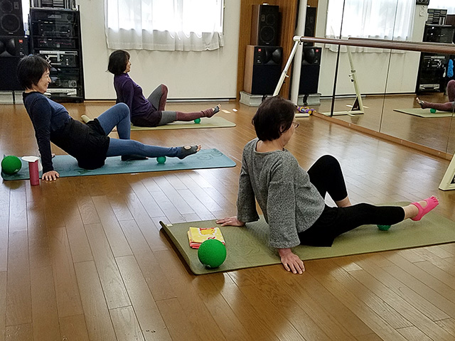 シニアバレエストレッチ バーレッスン