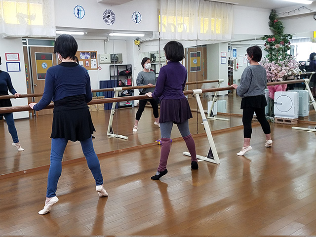 シニアバレエストレッチ バーレッスン